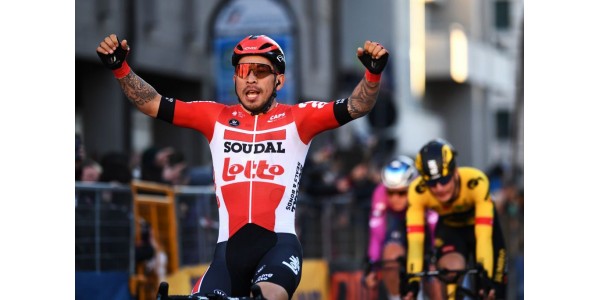  Caleb Ewan feiert seinen dritten Saisonsieg.